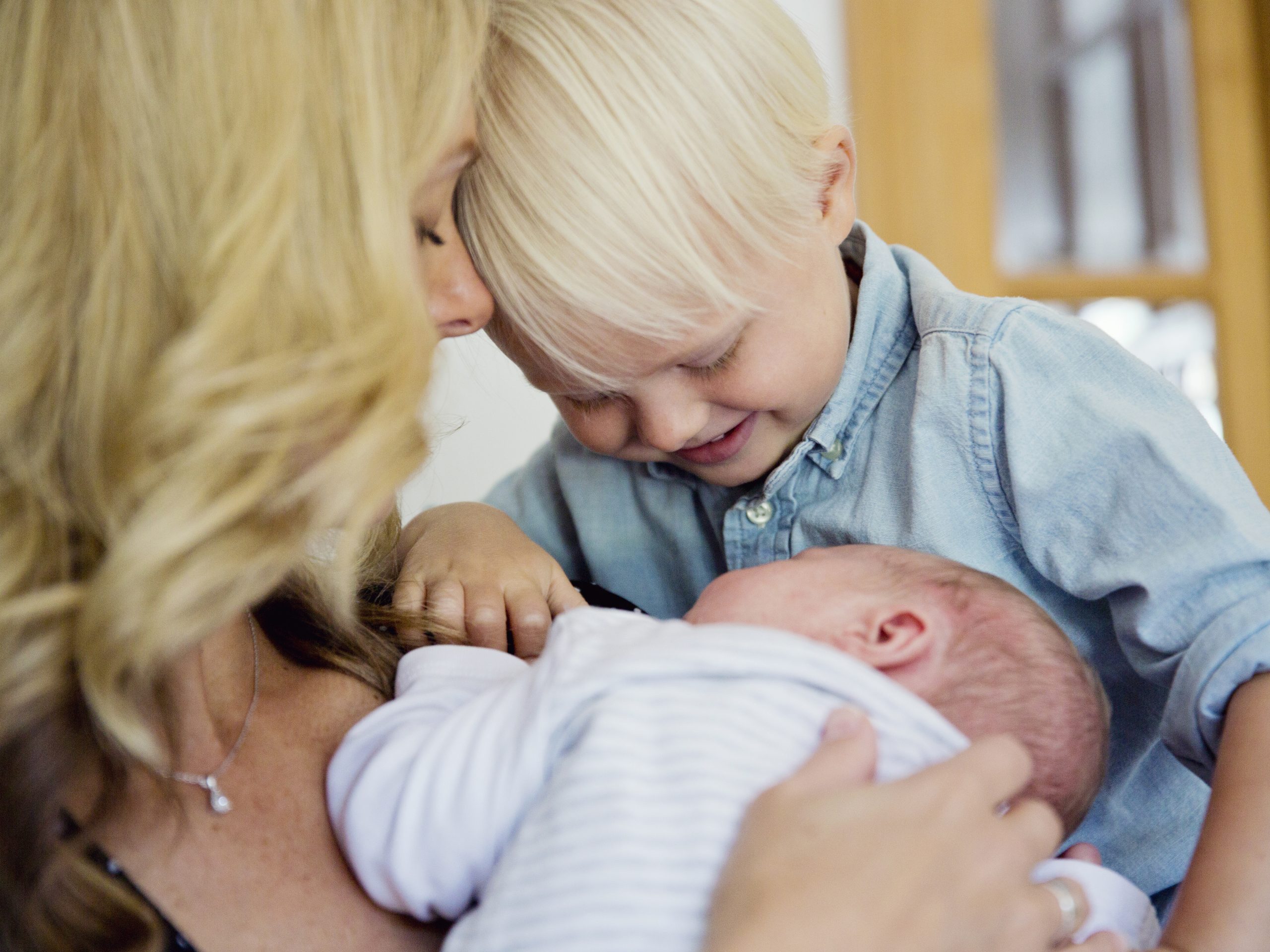 newborn photography by petra leigh on sea
