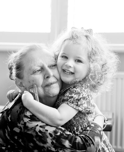 3 generation motherhood photography by petra leigh on sea